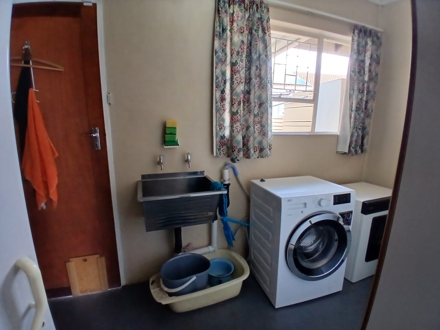 To Let 3 Bedroom Property for Rent in Fleurdal Free State